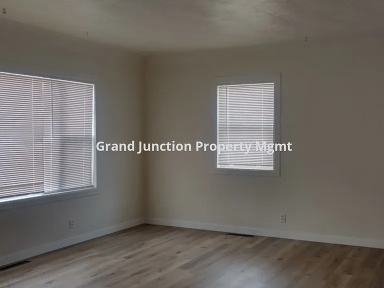 522 Compton St — Photo 4