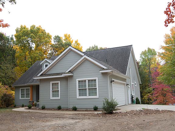 3rd image of 7242 Bush Dr NE
