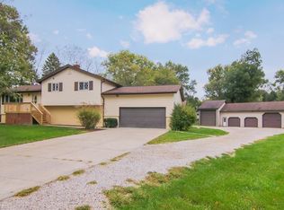 9724 Frances Dr, Valley View, OH 44125