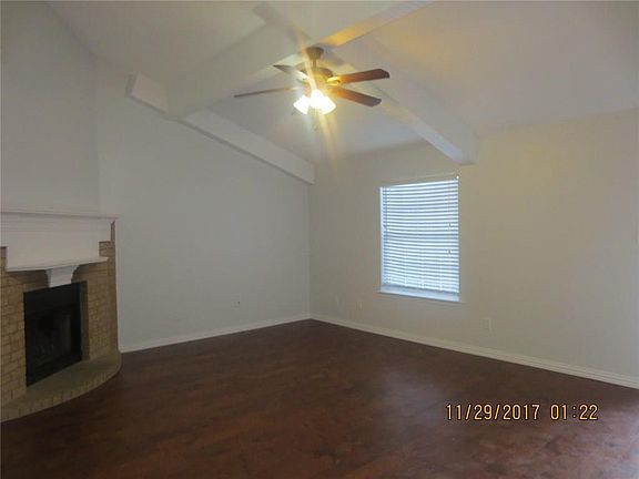 4th image of 804 Canary Ln