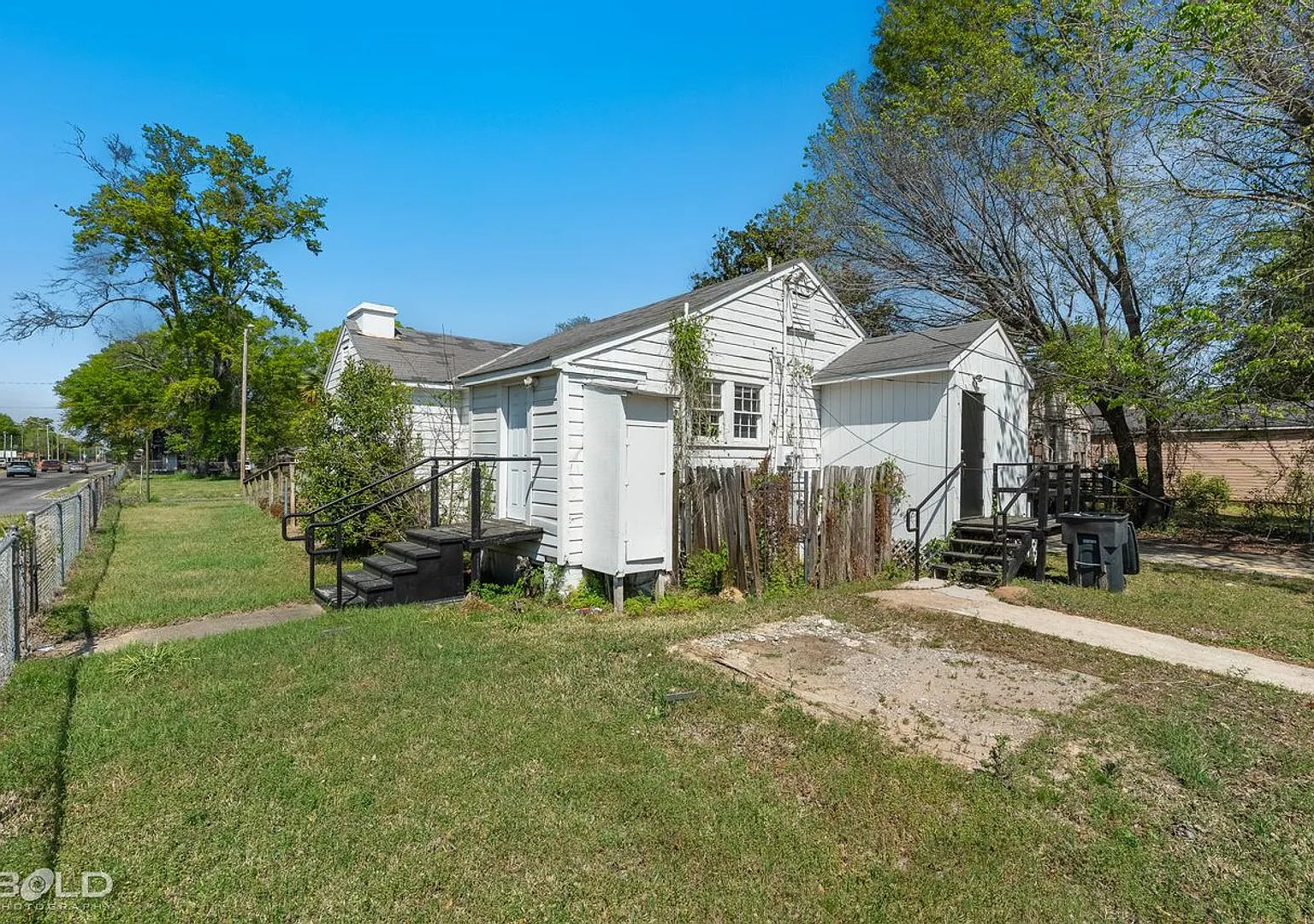 Commercial Property Available — Photo 3