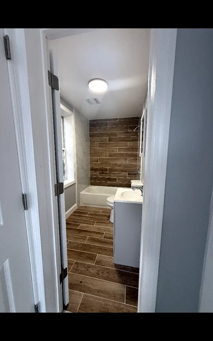 4 bed, $2,550 — Photo 4