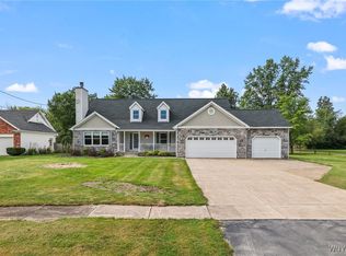 1114 Meadow Ln, Grand Island, NY 14072