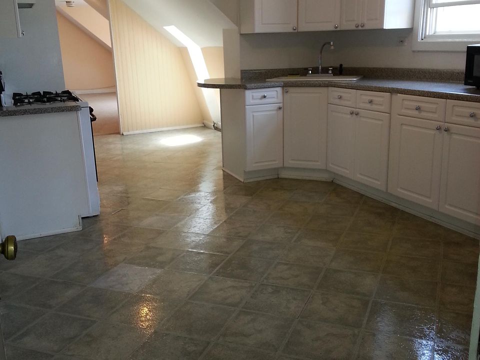 2nd image of 1234 N Wood St #W3