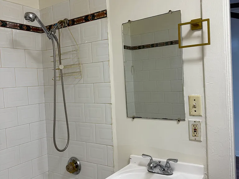 1322 N Serrano Ave — Photo 15