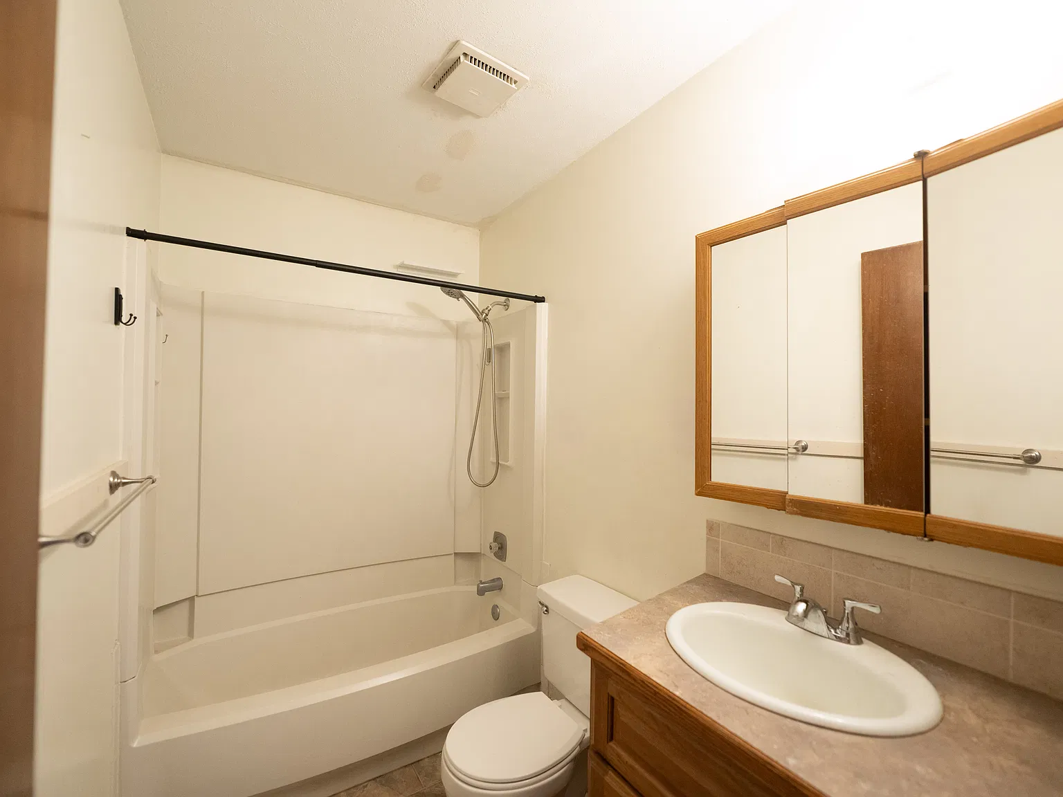 2 bed, 700 sqft, $725 — Photo 4