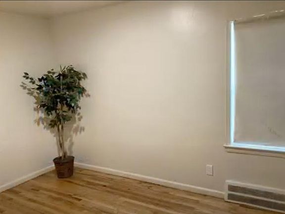 4th image of 19016 Woodside St
