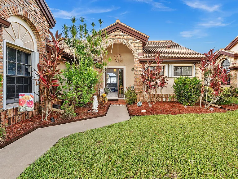 8099 Cassia Dr — Photo 1