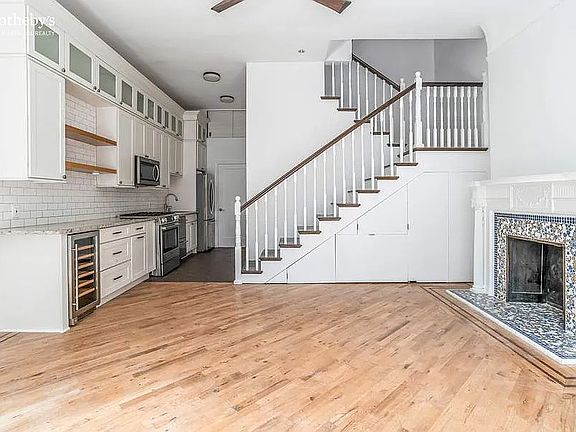 4th image of 305 W 105th St #2A3A