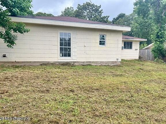 5th image of 428 Queen Marie Ln