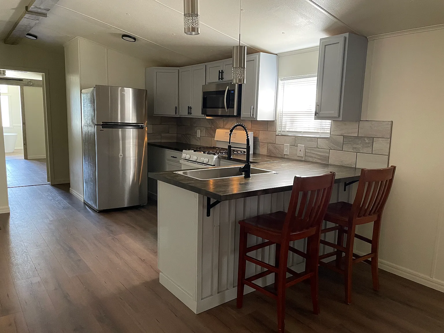 2 bed, 1056 sqft, $1,670 — Photo 2