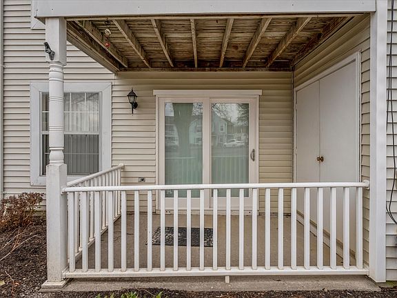 2nd image of 172 Fairview Cir #172
