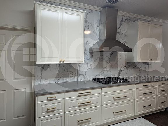 3rd image of 9501 Thorncliff Dr
