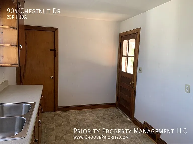 904 Chestnut Dr — Photo 7