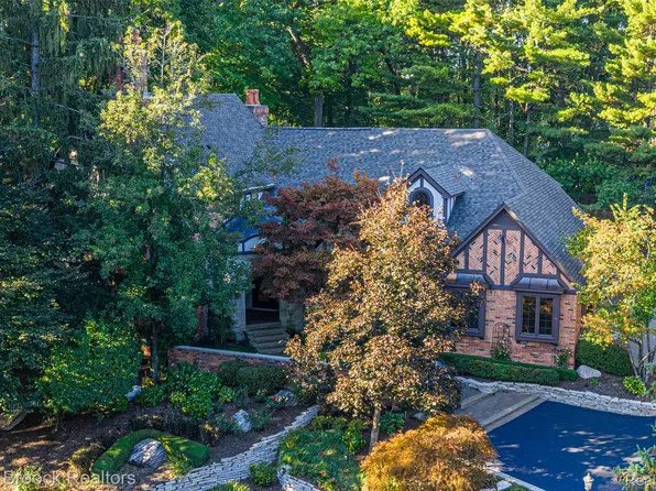 1214 Copperwood Dr, Bloomfield Hills, MI 48302