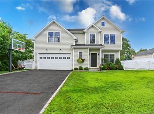 131 Dunnlea Rd, Fairfield, CT 06824