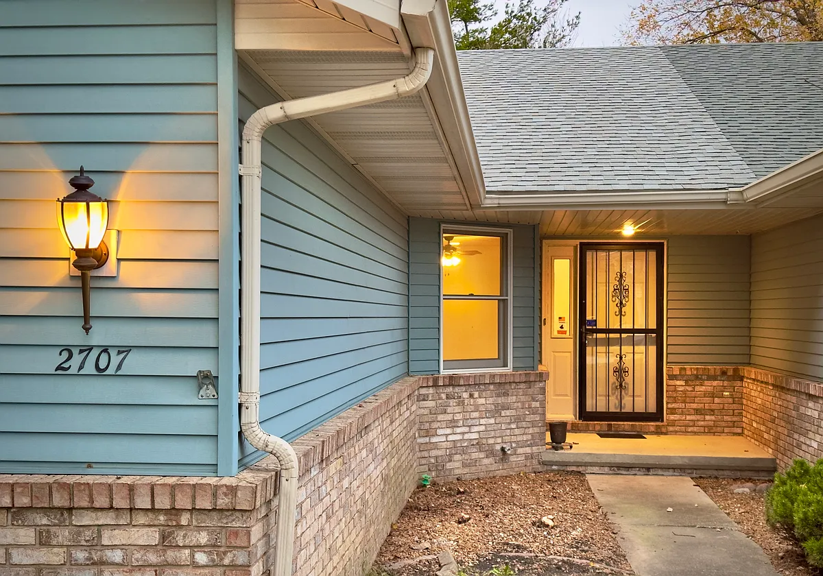 Building Photo - 2707 S Chase Dr