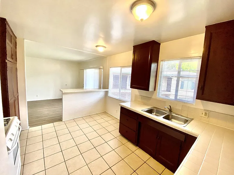 10203 England Ave #4 — Photo 3