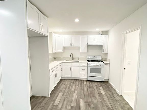 2nd image of 1011 Western Ave APT I