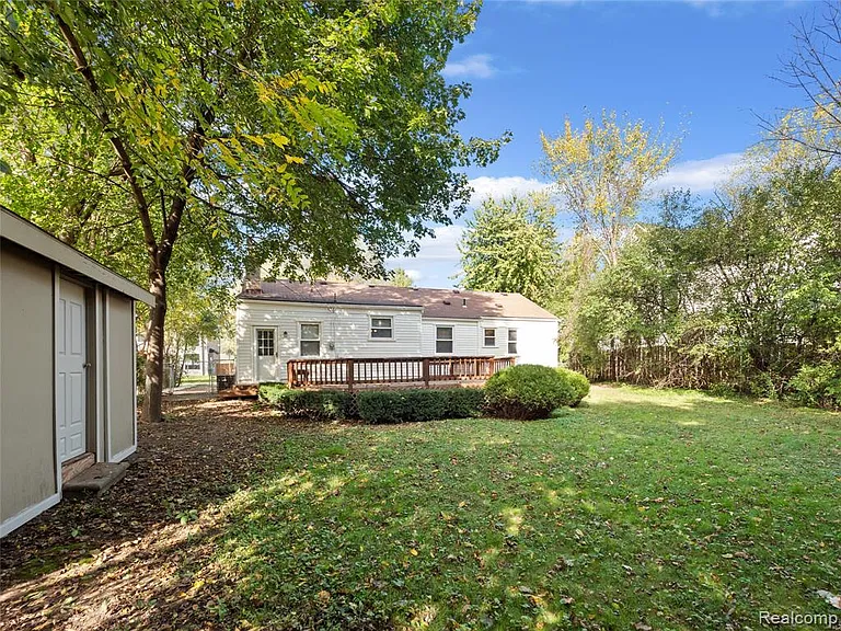 2046 Yorkshire Rd — Photo 40