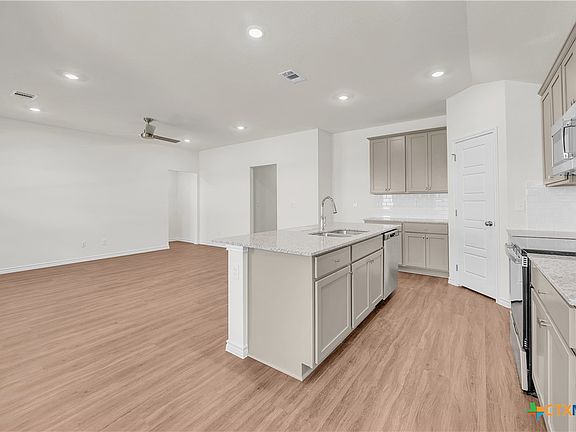 5th image of 210 Great Hills Dr