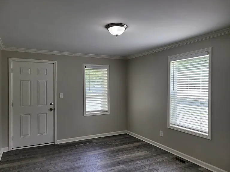 484 Club Dr — Photo 6