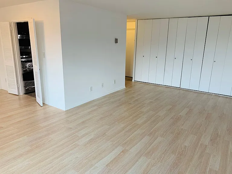 3100 S Manchester St #9 — Photo 3