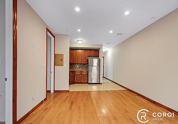 4th image of 1573 Lincoln Pl #2F