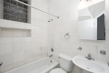 Rented by R New York