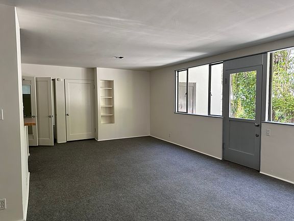 4th image of 648 Kelton Ave #648