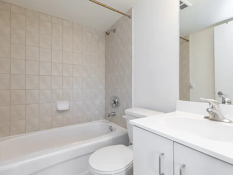 16 Laidlaw St #1704-80 — Photo 13
