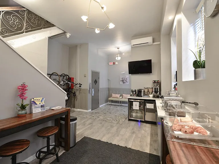 302 S 12th St #403 — Photo 2