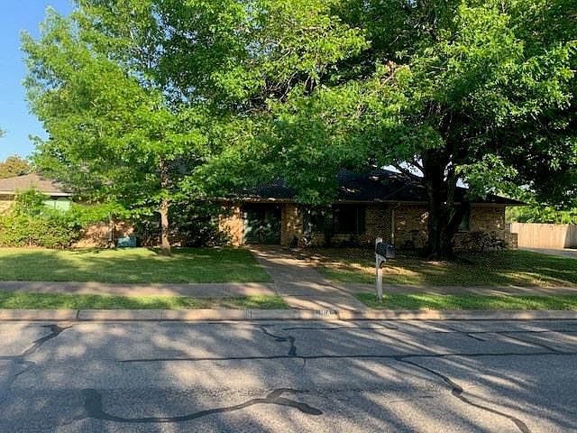 1st image of 1640 Crescent Dr