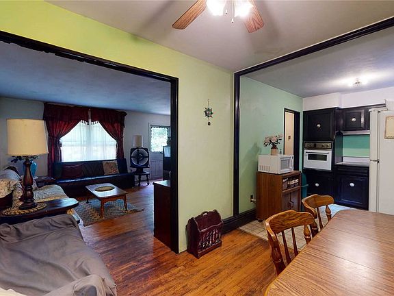 5th image of 142 New York Ave