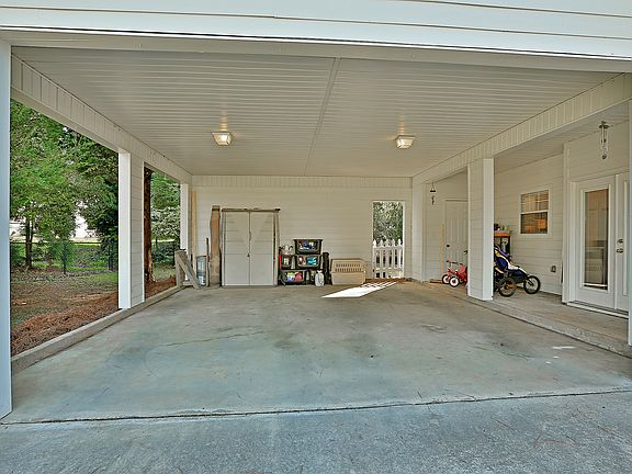 3rd image of 16 Creekside Dr