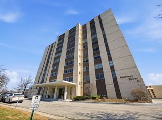 141 N La Grange Rd APT 806, La Grange, IL 60525