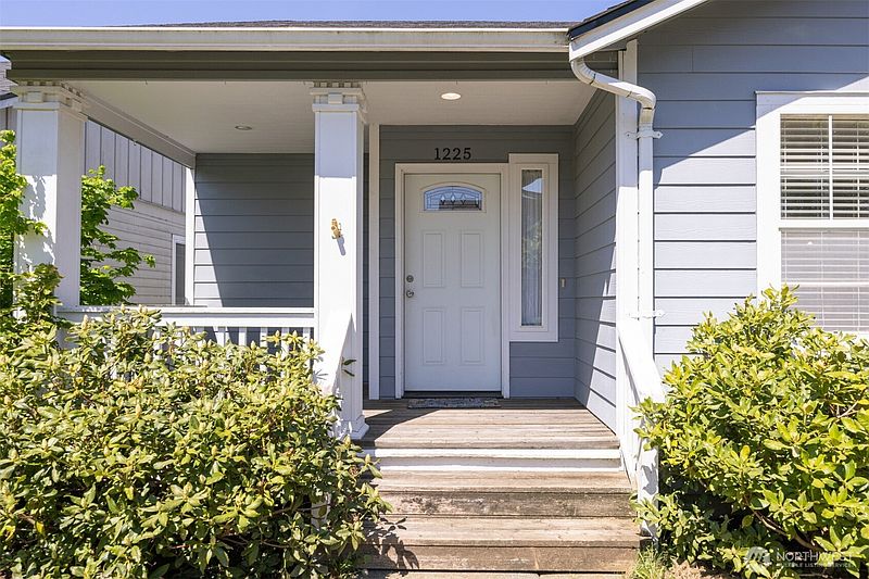 5th image of 1225 Ash Street