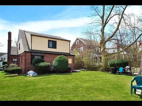 3rd image of 33 Johnson Ave