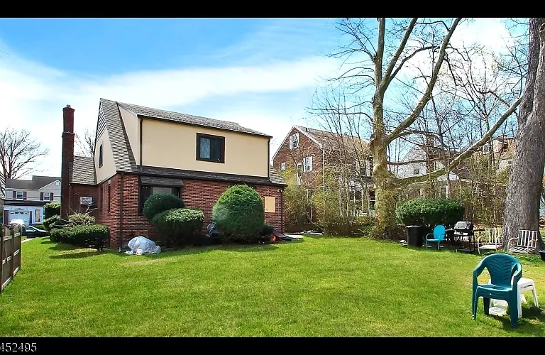 33 Johnson Ave — Photo 3