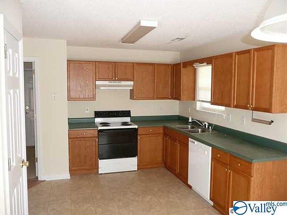 3rd image of 208 Brook Wind Dr