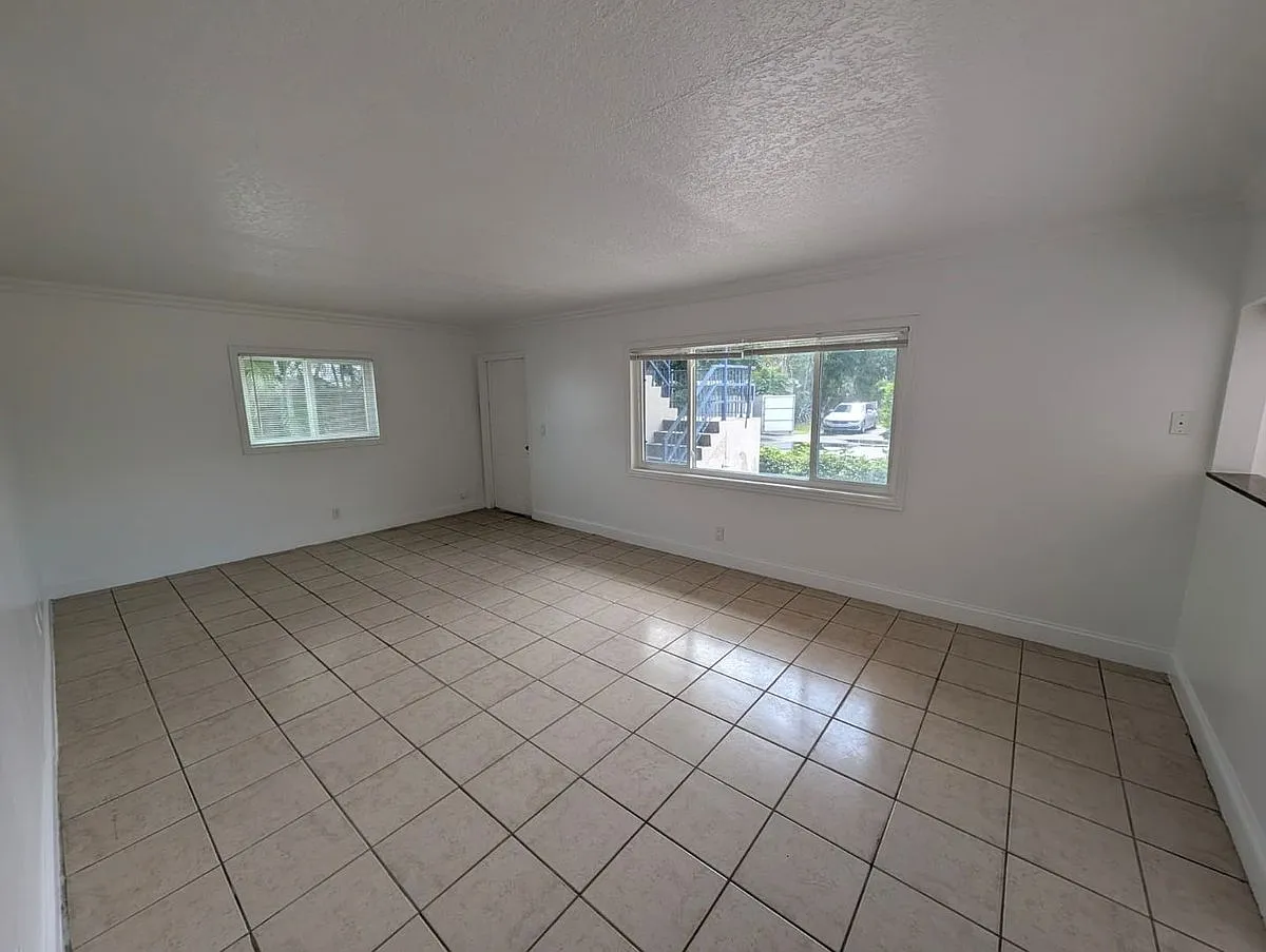 817 Lighthouse Dr - Unit B — Photo 2