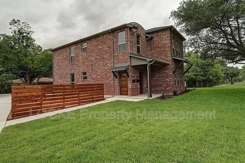 4 bed, 4.0 bath, 1808 sqft, $3,550 — Photo 3