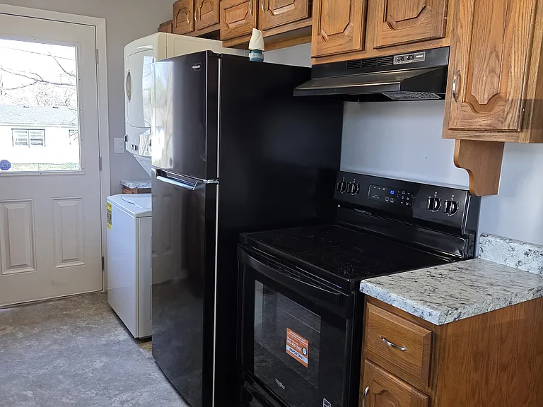 1200 E Beaumont St — Photo 6