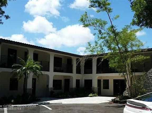 3rd image of 1109 E Broward Blvd APT 10
