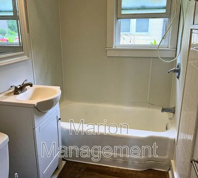 716 N Meridian St — Photo 10