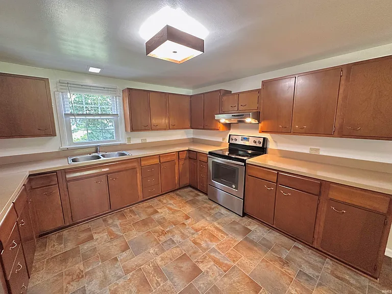 1119 SE Riverside Dr #H — Photo 6