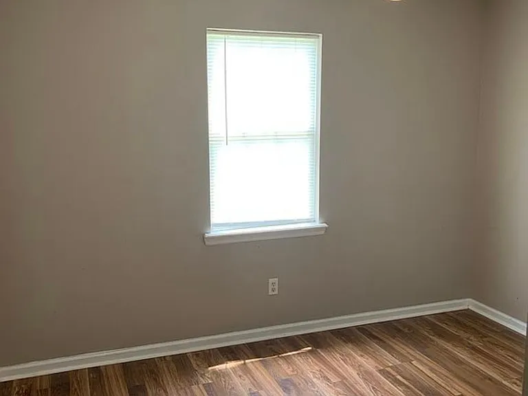 1739 Largo Cir — Photo 8