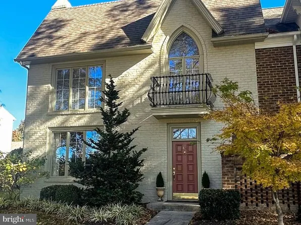 44 Devonshire Sq, Mechanicsburg, PA 17050