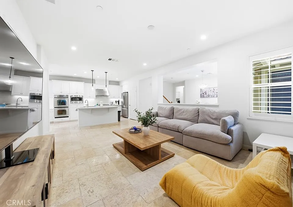 37 Roycroft