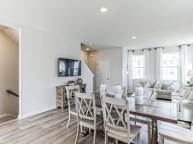 211 Macoun Way — Photo 2